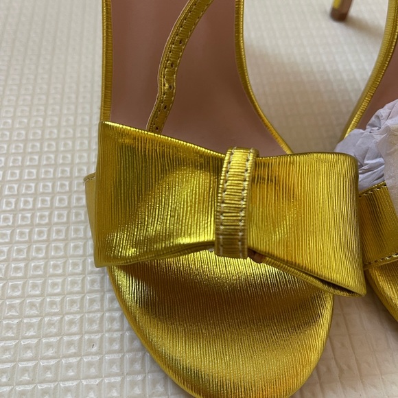 NIB Lemon Drop by Privileged Heels. Size 8 - Picture 2 of 4